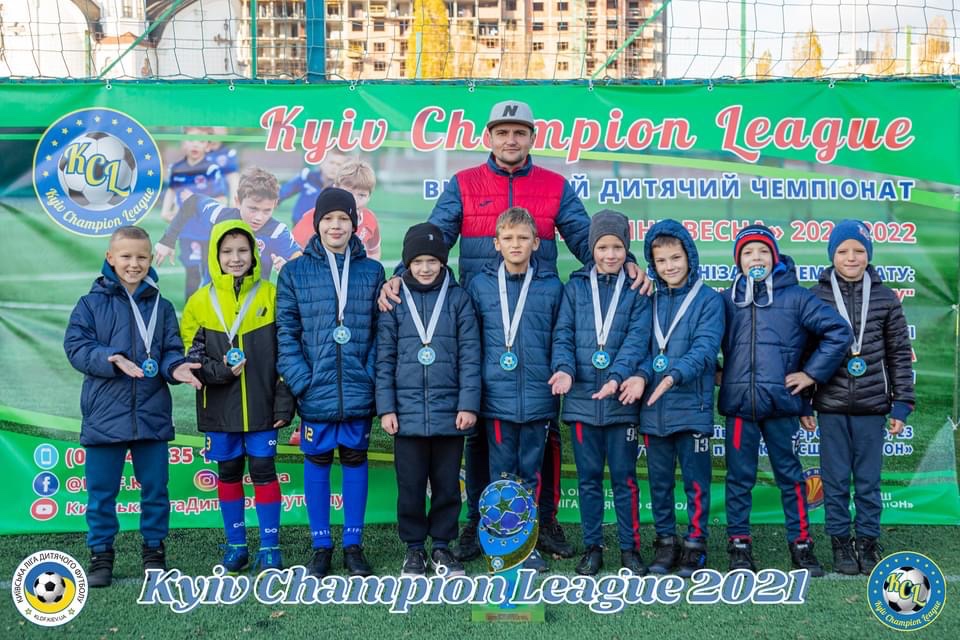 Photo of the team at the award ceremony for the second place in the championship