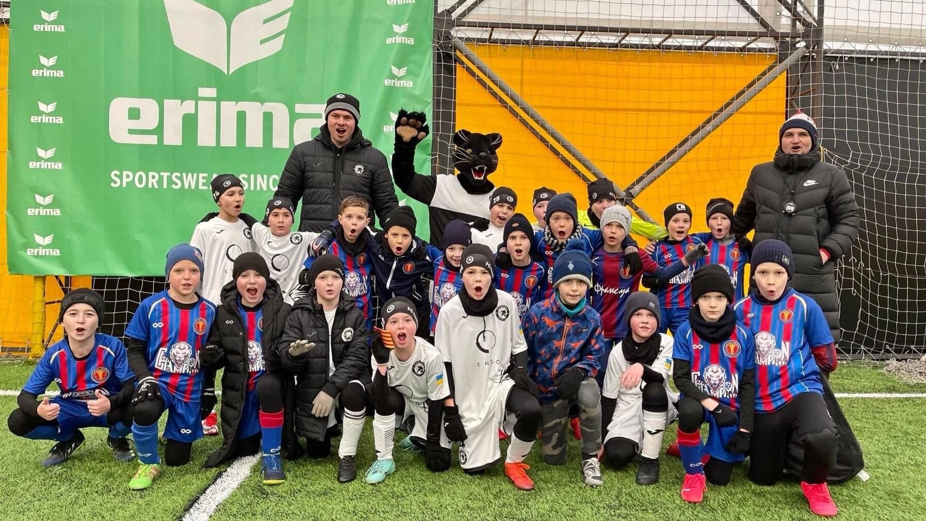 Group photo of the team with opponents after the match